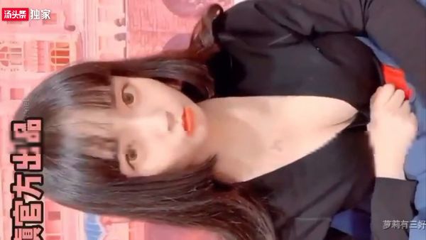 【少女私拍】网红少女云烧私拍福利精选，阿朱客串揉捏美胸，百合大法好