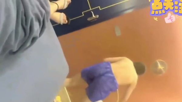 御姐女神足浴店露出勾搭男技师