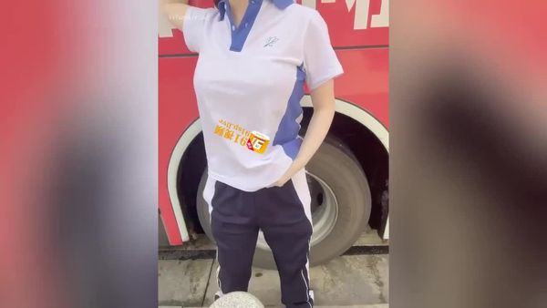 极品淫荡小母狗公交车站羞辱露出调教
