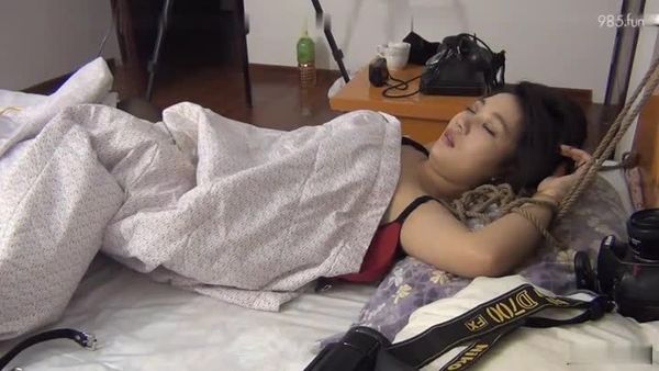 灌醉迷奸小姨子还给拍了视频