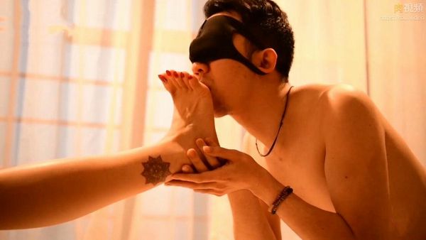 女王调教猫奴狗奴鞭刑舔脚3