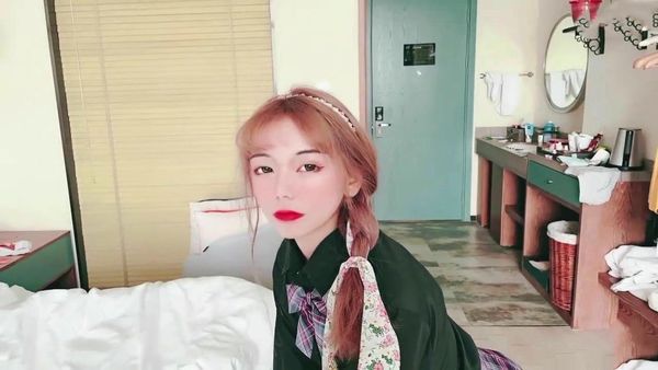 清纯漂亮JK放学后是一个有肉棒就能操的小母狗过膝袜