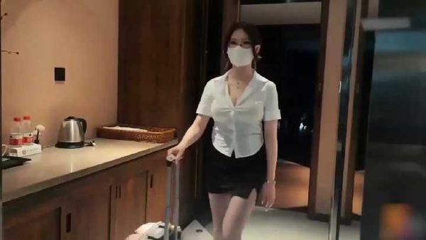 妖媚秘书用淫水帮老板消气小穴迫不及待等待肉棒插入