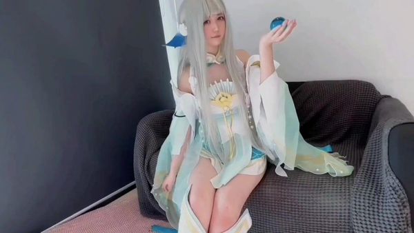 Cos王者西施服侍大肉棒娇嗲可爱带点骚的样子让人很有感觉
