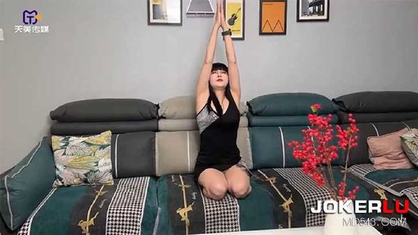 鸡巴卡在小姨子的身体里面