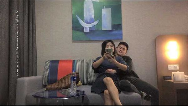 翻车发现被偷拍拼命挣脱抖动着大奶说要报警