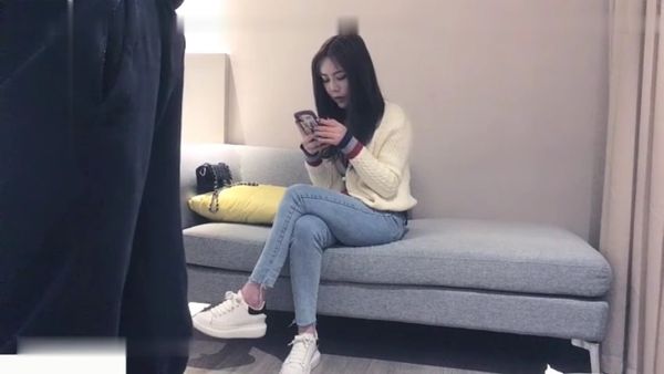 1极品探花：鸭哥凌晨约啪女 DJ果然混夜场的女人在床上都很风骚淫荡