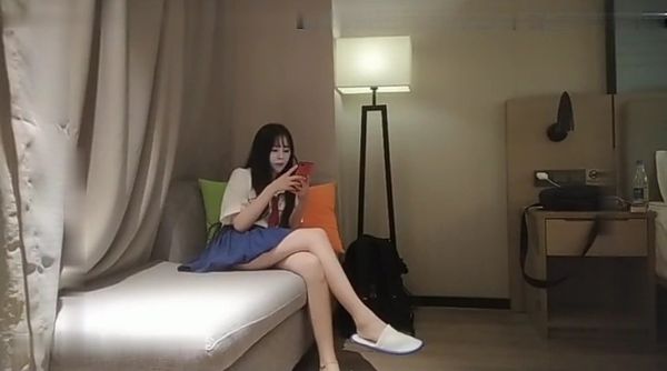 1极品探花:JK制服身材高挑的大学生第一次做援交惨遭社会大屌男爆插粉穴