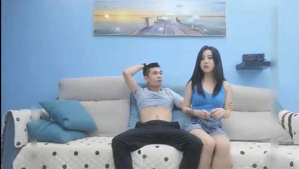 探花系列 约了个水超多的小浪逼最后口爆1