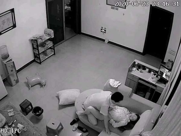 家庭录像在沙发就干起来了
