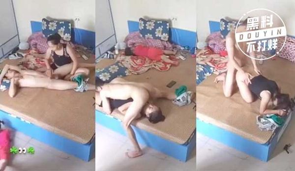年轻夫妻当着小孩面69，激情后入，这样真的好吗