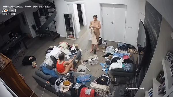 (破解摄像头)两位高挑美女换衣