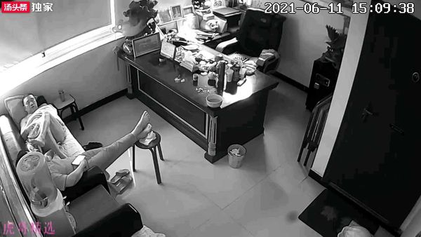 监控破解食堂大姐沦为乡镇领导的玩物，办公室秘密做恶心的勾当