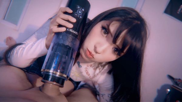 可爱女孩用自慰器帮我强制高潮射精