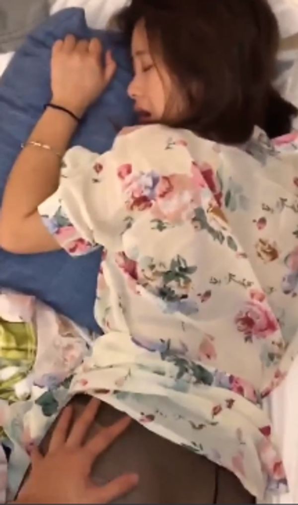 嫂子午睡中，被我强插颜射